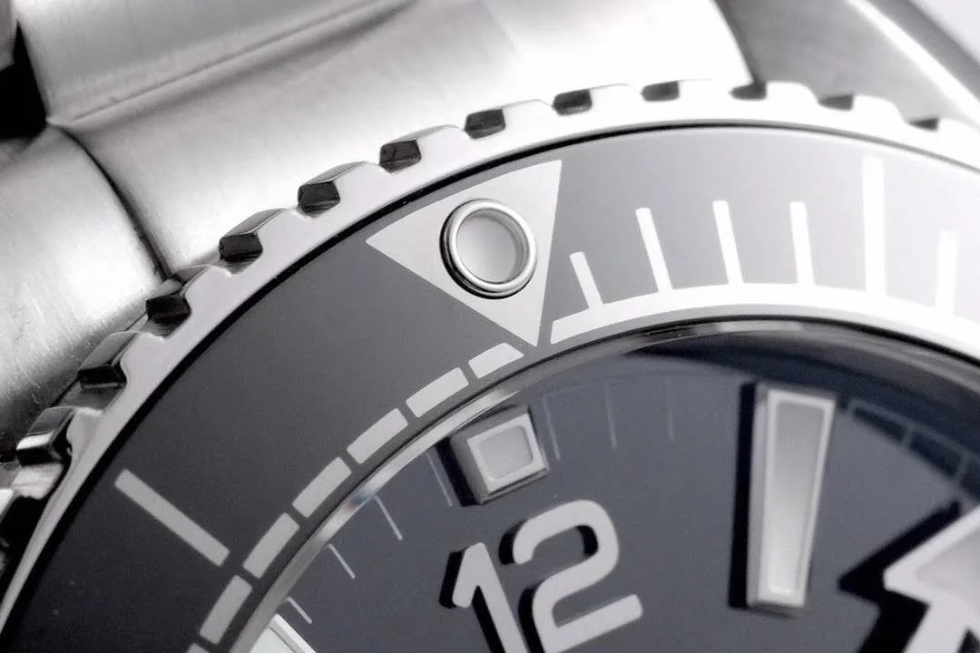 Planet Ocean 600M Omega Co-Axial Master Chronometer 43.5mm esfera negra Ref 215.30.44.21.01.001 - Imagen 2