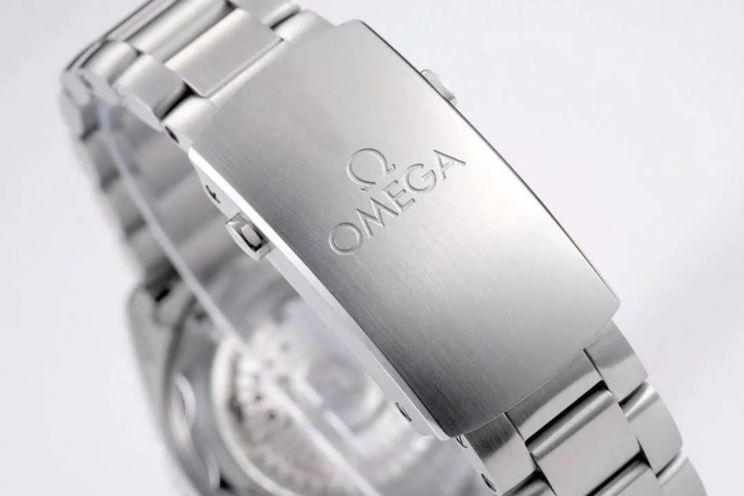 Planet Ocean 600M Omega Co-Axial Master Chronometer 43.5mm esfera negra Ref 215.30.44.21.01.001 - Imagen 4