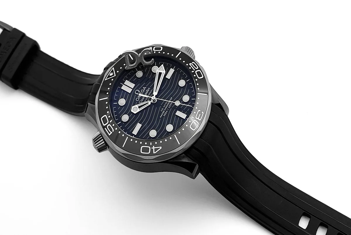 Seamaster Diver 300M Co-Axial Master Chronometer cadran noir 43.5mm sur bracelet en caoutchouc noir – Image 2