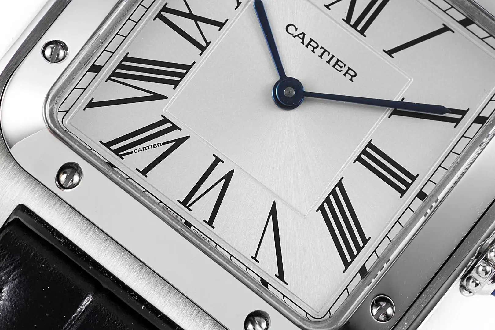 Santos-Dumont cadran blanc en acier sur bracelet en cuir noir – Image 3