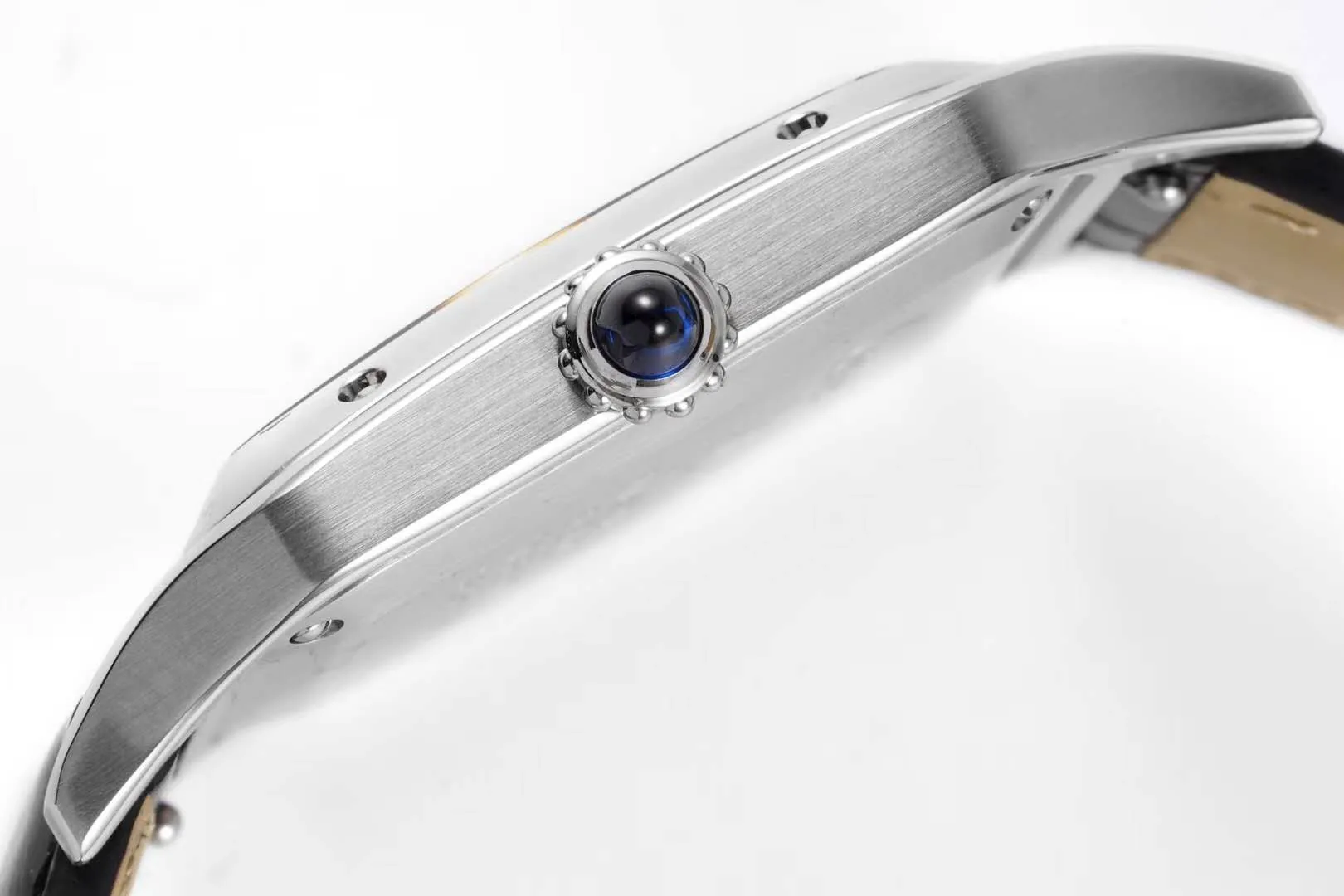 Santos-Dumont cadran blanc en acier sur bracelet en cuir noir – Image 9