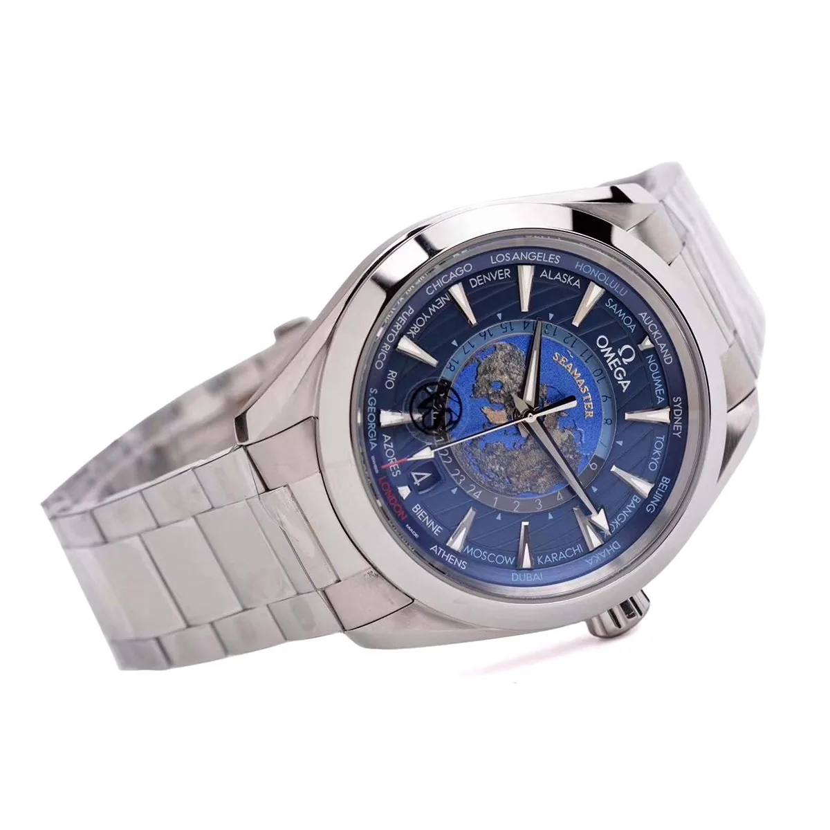 Seamaster Aqua Terra Worldtimer Master Chronometer quadrante blu su bracciale - immagine 3