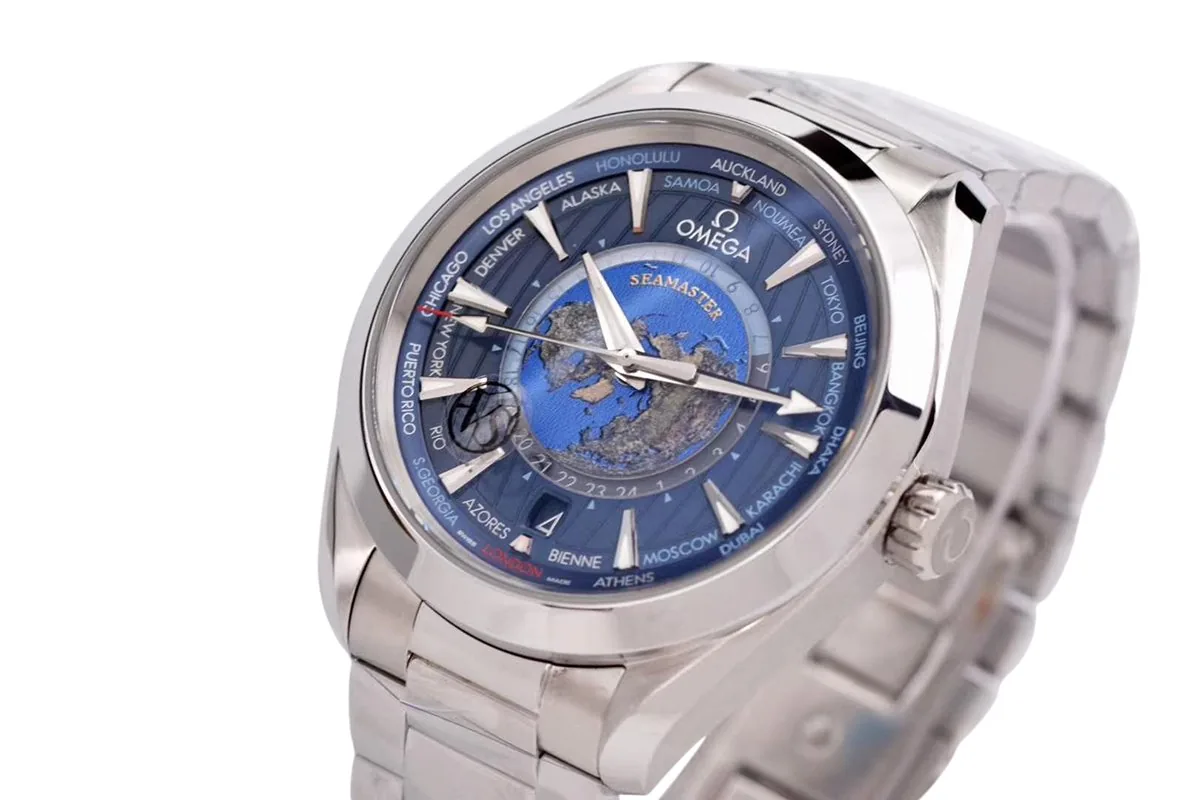 Seamaster Aqua Terra Worldtimer Master Chronometer quadrante blu su bracciale - immagine 2