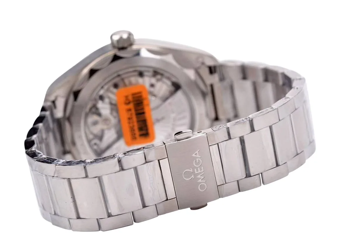 Seamaster Aqua Terra Worldtimer Master Chronometer quadrante blu su bracciale - immagine 8