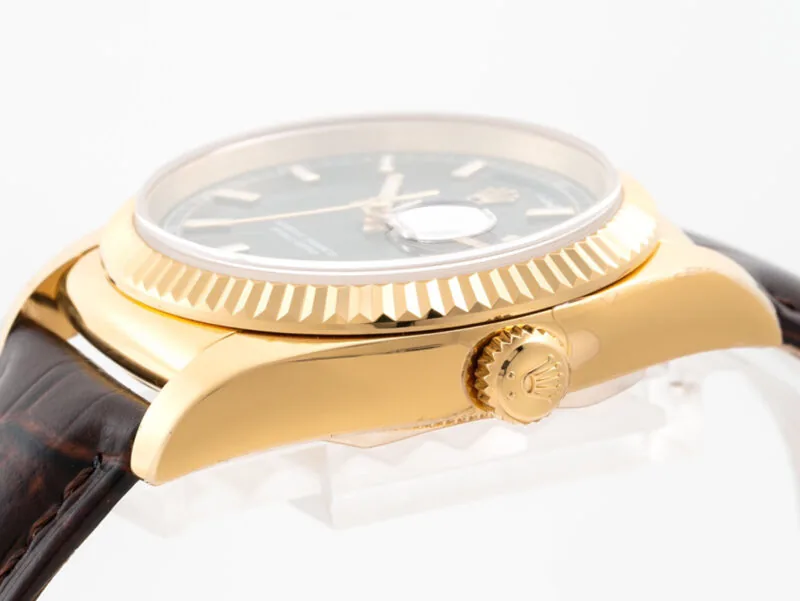 Day-Date 40 schwarzes Zifferblatt in Gelbgold am Lederarmband – Bild 6