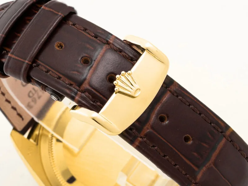 Day-Date 40 schwarzes Zifferblatt in Gelbgold am Lederarmband – Bild 4