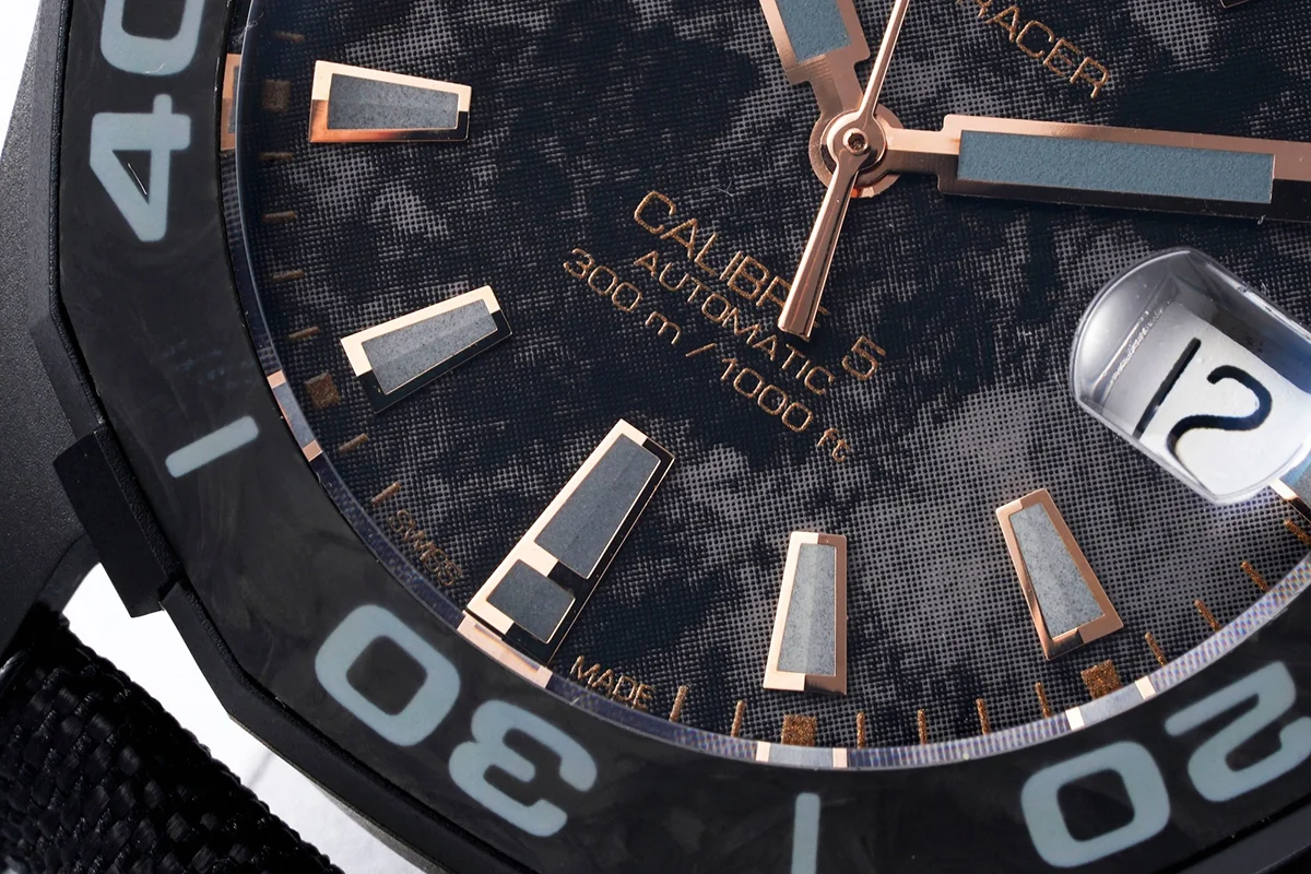 Aquaracer Calibre 5 Carbon Dial