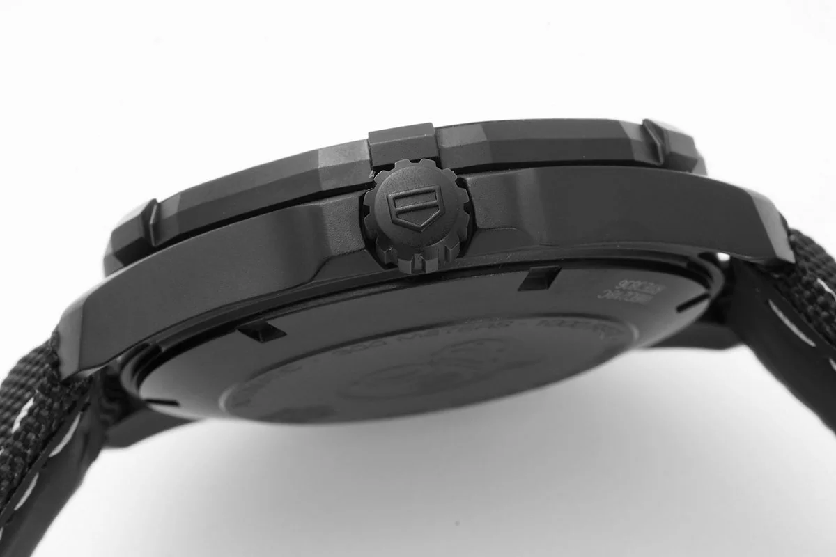 Aquaracer Calibre 5 Carbon Dial