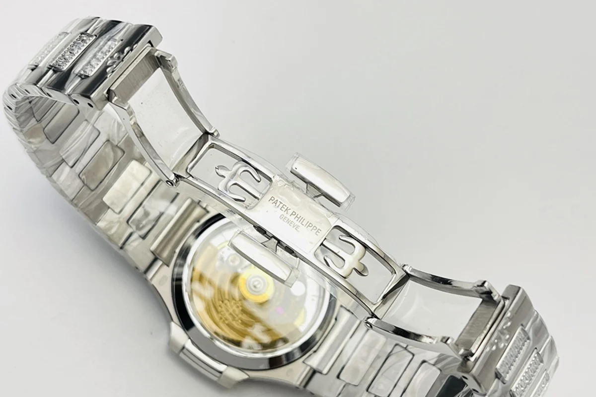 Nautilus 7118 White Dial with Diamond Markers