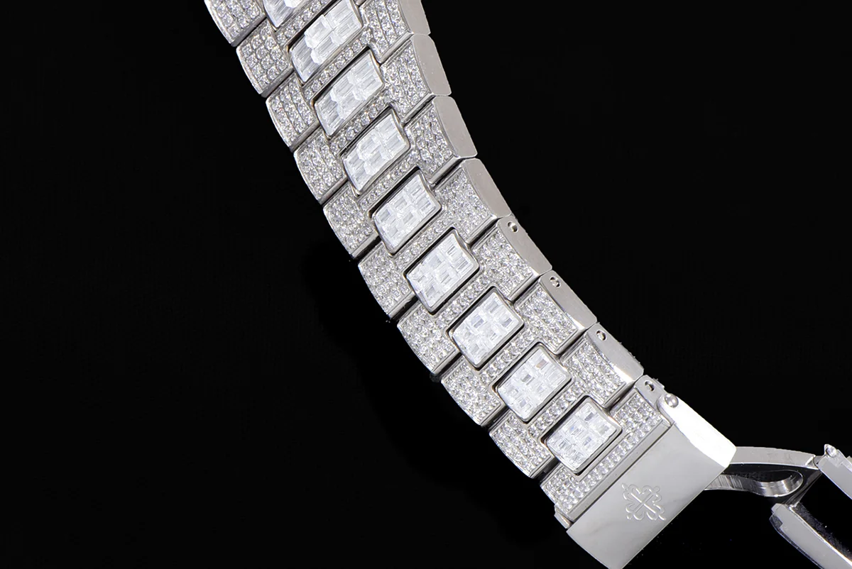 Nautilus Jumbo 5711 Diamond Dial with Pink Diamond Bezel in Paved Diamonds