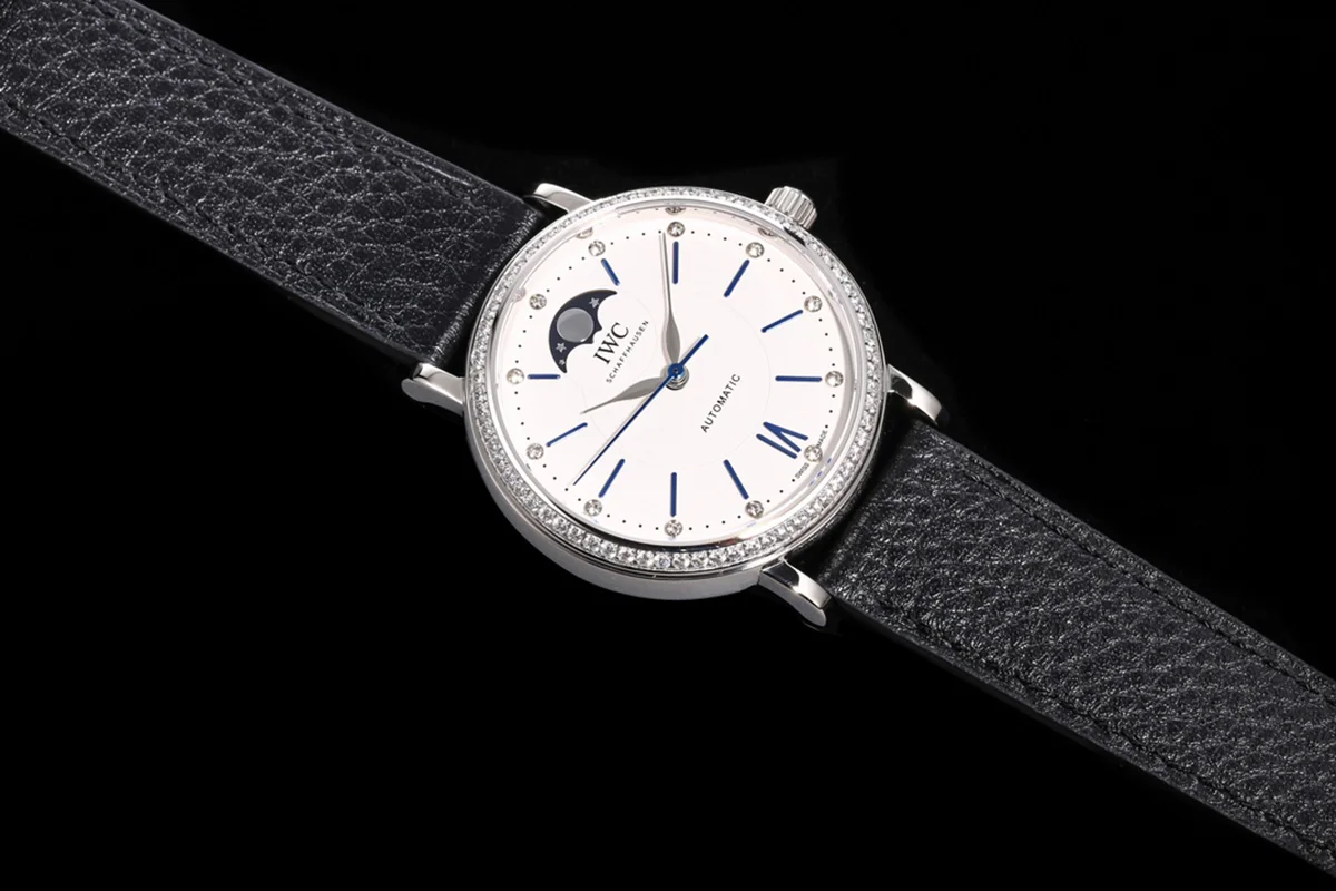 Portofino IW659601 Automatic Moon Phase 37 White Dial on Black Leather Strap