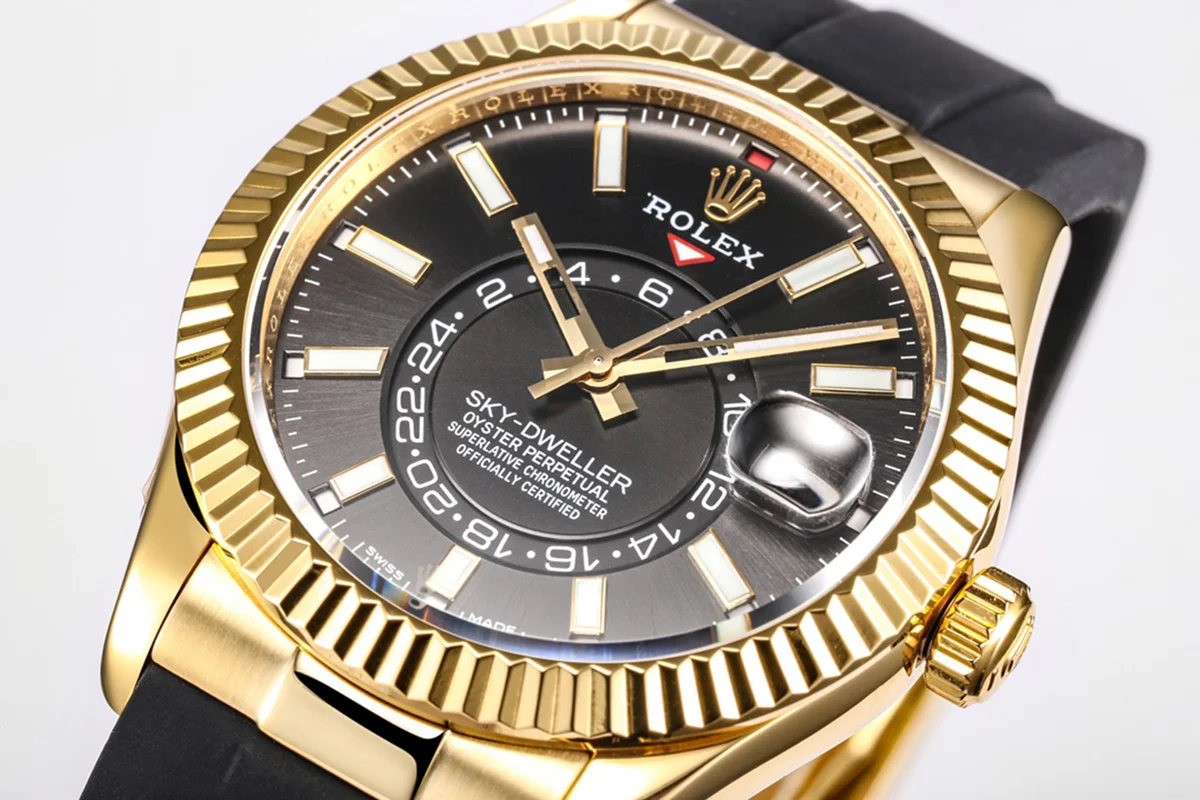 Sky-Dweller 326938 Black Dial in Yellow Gold on Rubber Strap